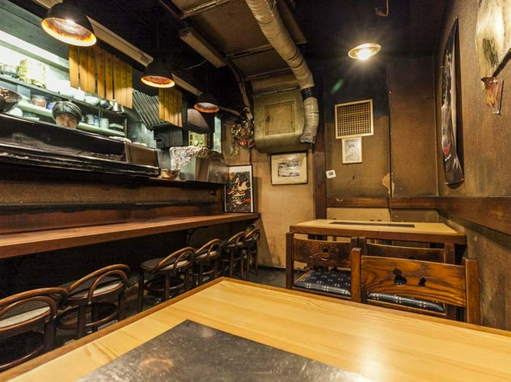 お一人でいらっしゃるなら遅い時間が狙い目です