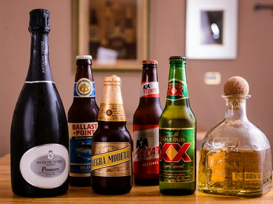 海外ビールを飲み干し、風味豊かなラテンな一皿を堪能