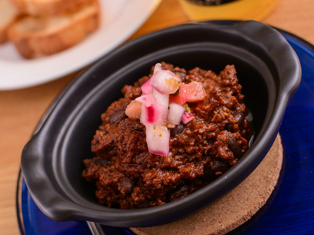 辛さの先にある旨みが広がる『牛ひき肉と豆のピリ辛チリコンカルネ』
