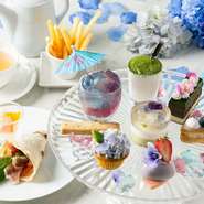 紫陽花が色づく季節。みずみずしい初夏の美しさを映した「AJISAI Afternoon Tea Set」が、期間限定で登場いたします

提供期間 5/1～6/30