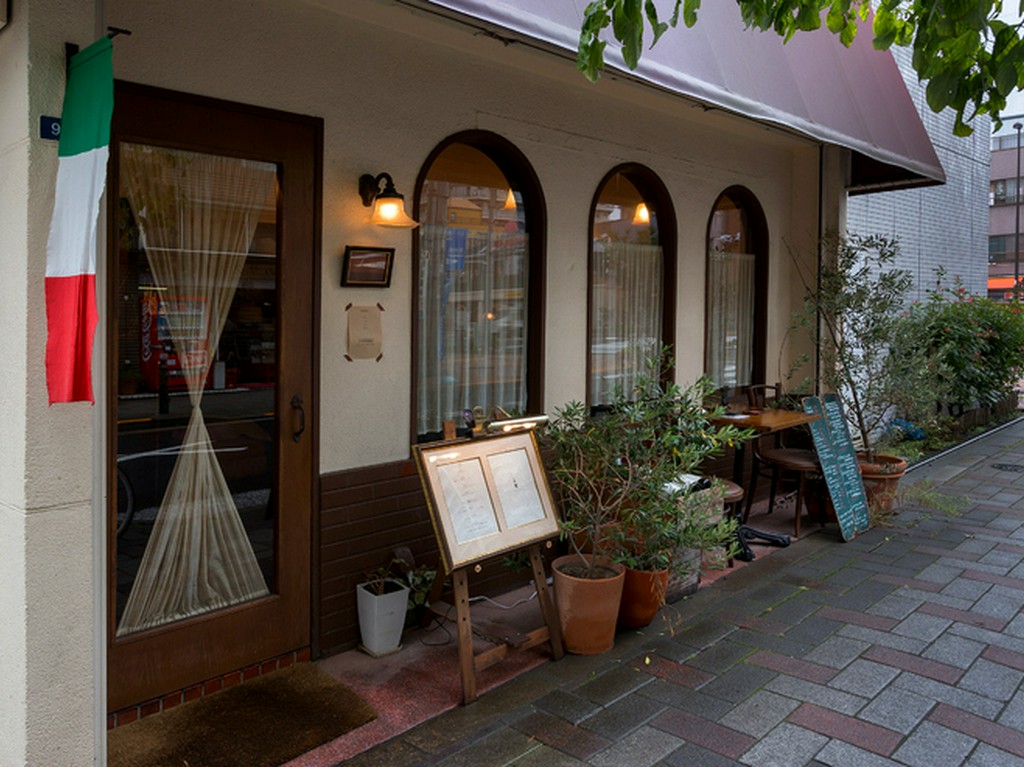 カップルで過ごす大切な時間にぴったりな小さな店内