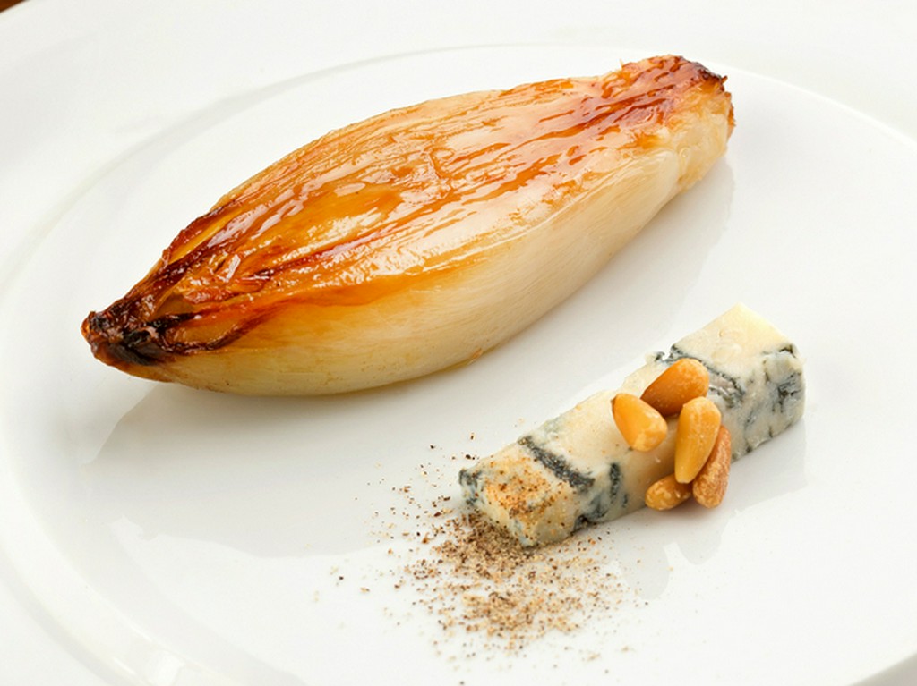 チコリの1時間ロースト　ゴルゴンゾーラ　ピカンテを添えて