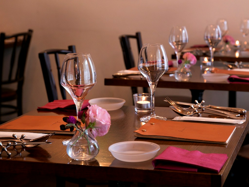 テーブル席は最大8名まで。