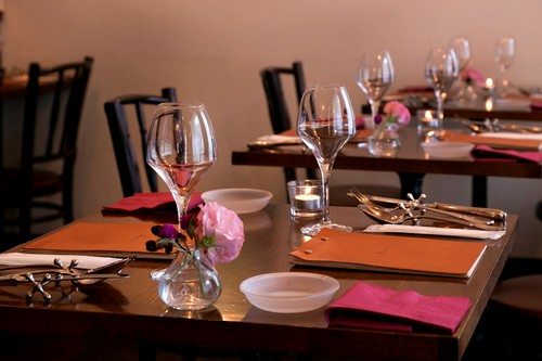 テーブル席は最大8名まで。