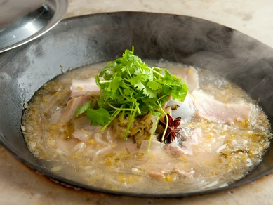 発酵白菜と豚肉の旨みの競演『豚三枚肉と発酵白菜の煮込み』