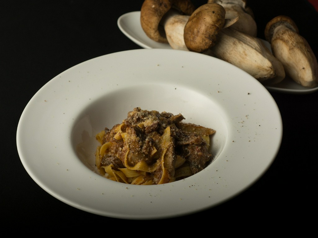 日本各地とヨーロッパから厳選した季節のおいしい味覚が揃う