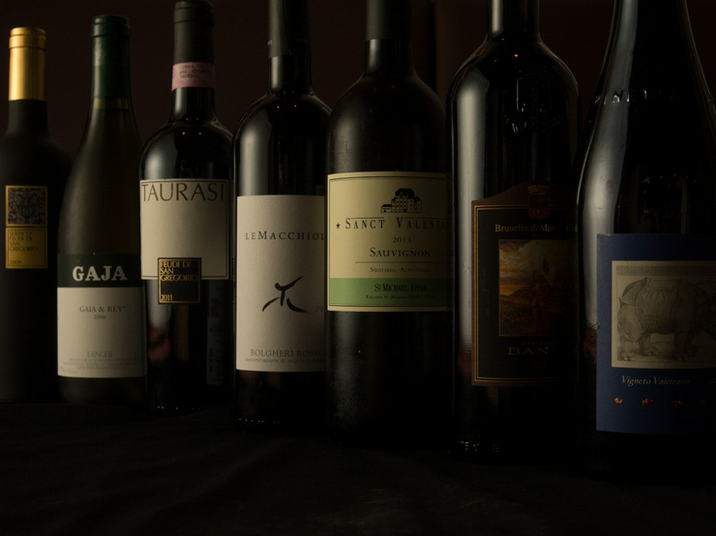 約80銘柄以上のイタリア産が揃い、季節に合うグラスワインも