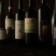 約80銘柄以上のイタリア産が揃い、季節に合うグラスワインも