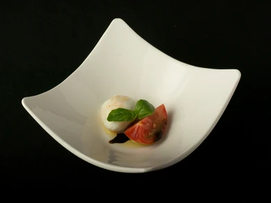 水牛モッツァレラチーズと美味トマト(カプレーゼ)