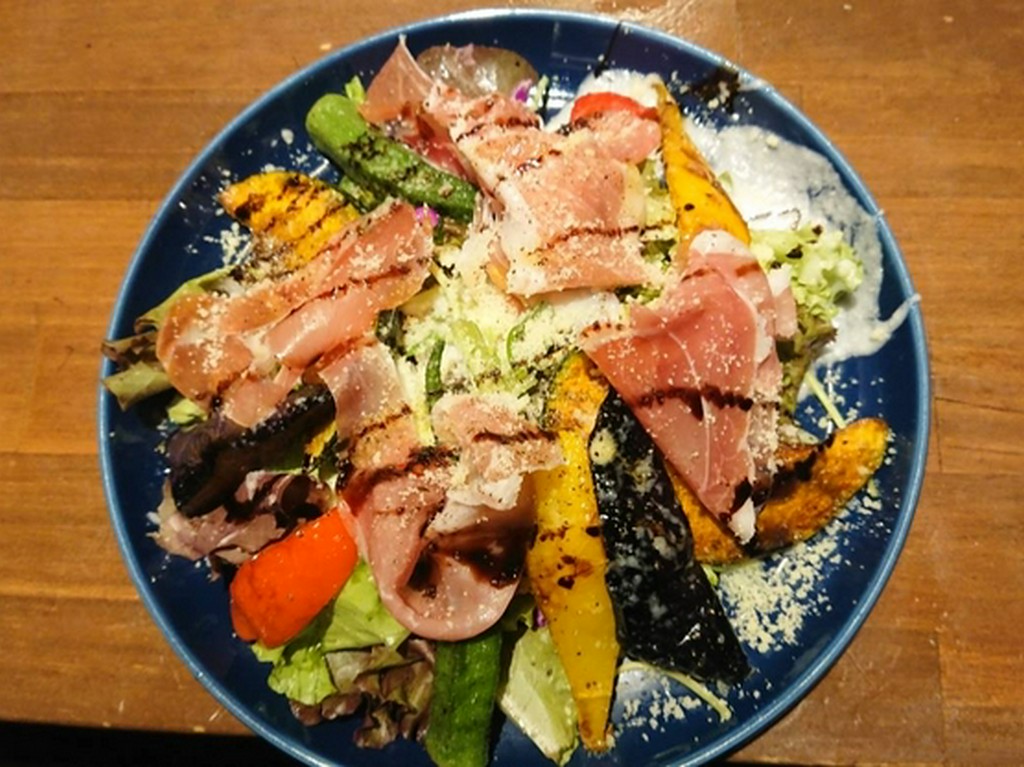 『62番地オリジナルサラダ』
