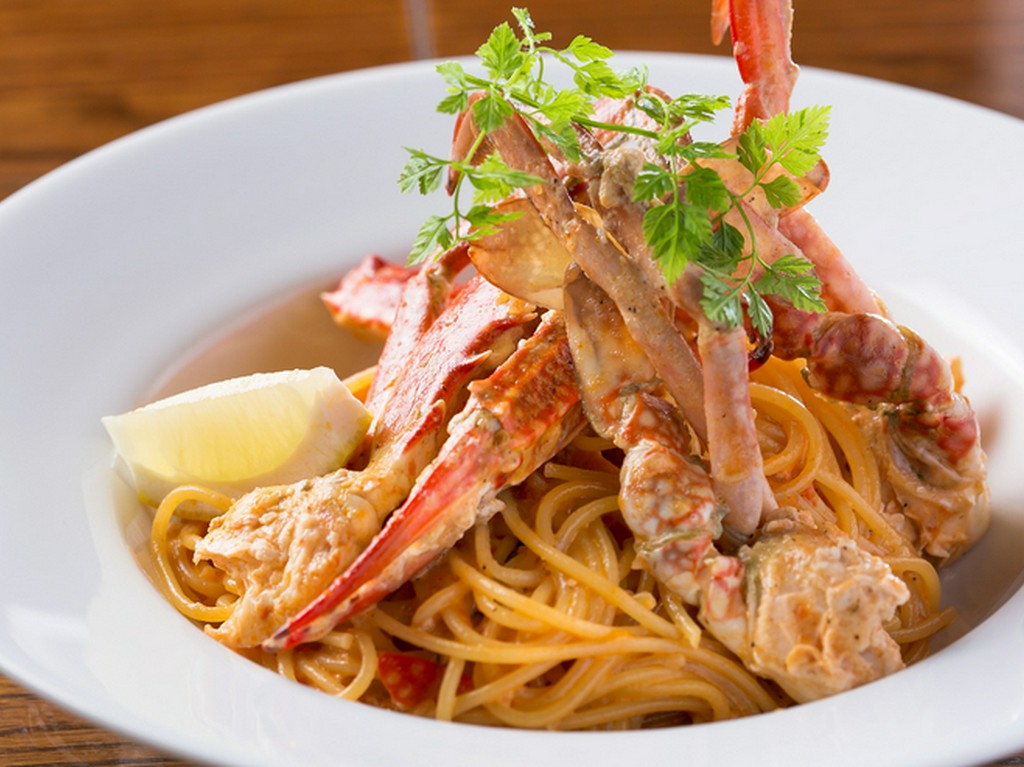 つくりこまれたトマトクリームは絶品。食べごたえのある『渡り蟹の苫とクリームパスタ』