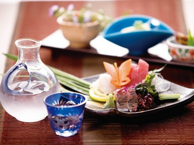 夏の旬の食材を使った料理とお酒をお楽しみください！