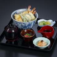 ・天丼
・赤出し
・小鉢
・水菓子
・香の物