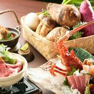 魚料理が自慢の魚鉄。長年市場に通い仕入れを続けてきた担当が、その鋭い目利きで新鮮で活きの良い新鮮な魚だけを厳選して仕入れています。仕入れた魚は職人の丁寧な仕事で目にも美しい料理となります。