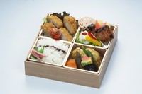 ヒレカツ、サラダ、焼物、煮物、ごはん