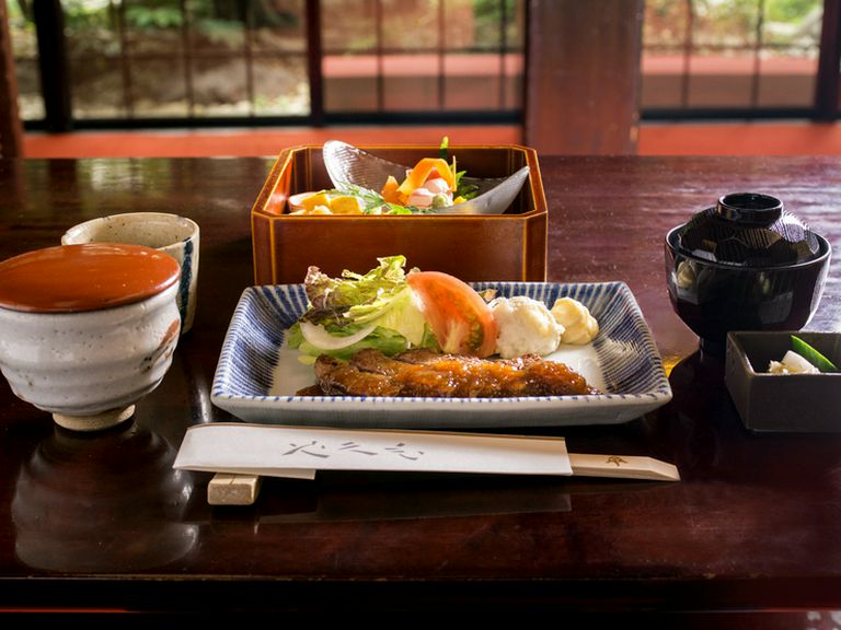 個室でゆっくりと楽しめる贅沢ランチで至福の時を