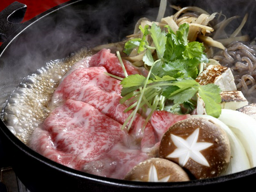 甘辛の自家製割り下も自慢です『すき焼コース』　