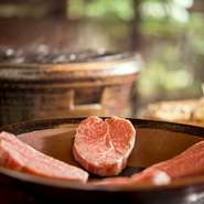 仲居さんがお座敷にてお客様好みの焼き具合で焼いてくれるあみ焼き。 厳選された黒毛和牛のヒレ肉と季節の焼き野菜をヘルシーに頂きます。※単品もあり