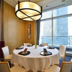 落ち着いた雰囲気のなか、水入らずの時間を過ごせる2つの個室