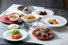 個室は8名様以上（コース8名分から）
ランチは9000円コース～
ディナーは12100円コース～となっております