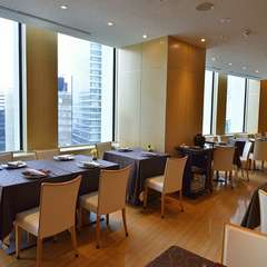 景色を眺めながら、落ち着いた時間を過ごせる洗練された空間