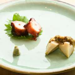 タコとは思えないほどの、トロりとした柔らかさ『タコの桜煮、アワビの酒蒸し』