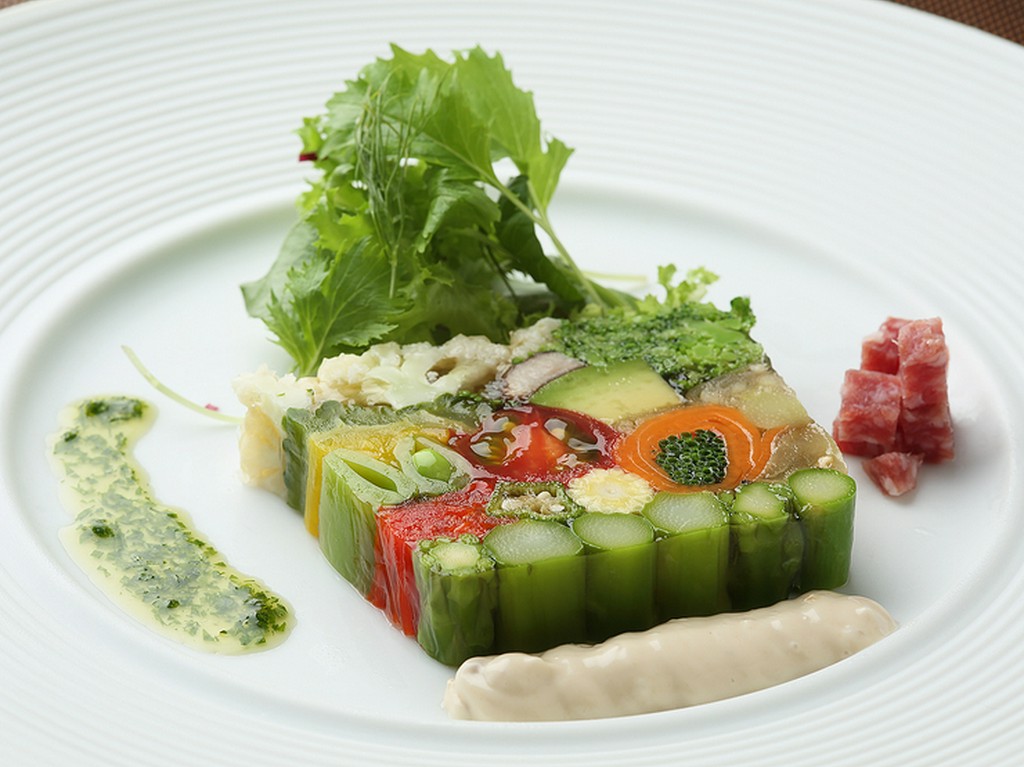 お肉だけでなく、豊富なお野菜料理も堪能