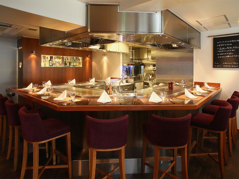 五感を刺激する、大人の隠れ家的な食の空間