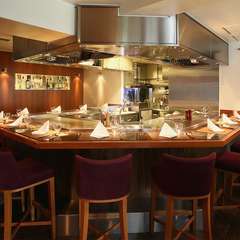 五感を刺激する、大人の隠れ家的な食の空間