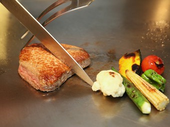 お肉の旨みがぎっしり！『愛知県産　下村牛のフィレステーキ』（100g）