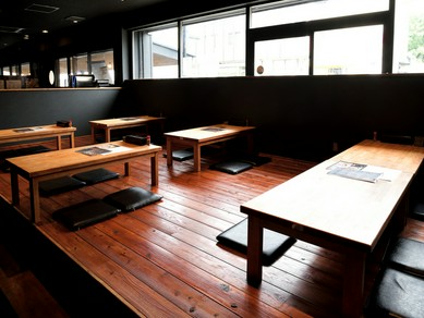 敷居がない広い空間は、他では味わえない特別な居心地を提供