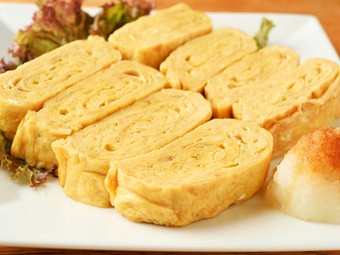 お店で1番の人気なメニュー『だしまき玉子』はジャンボサイズ