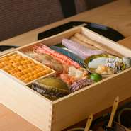 北陸の海の幸を中心に、日本全国の旬の旨い食材を絶品の鮨ネタに