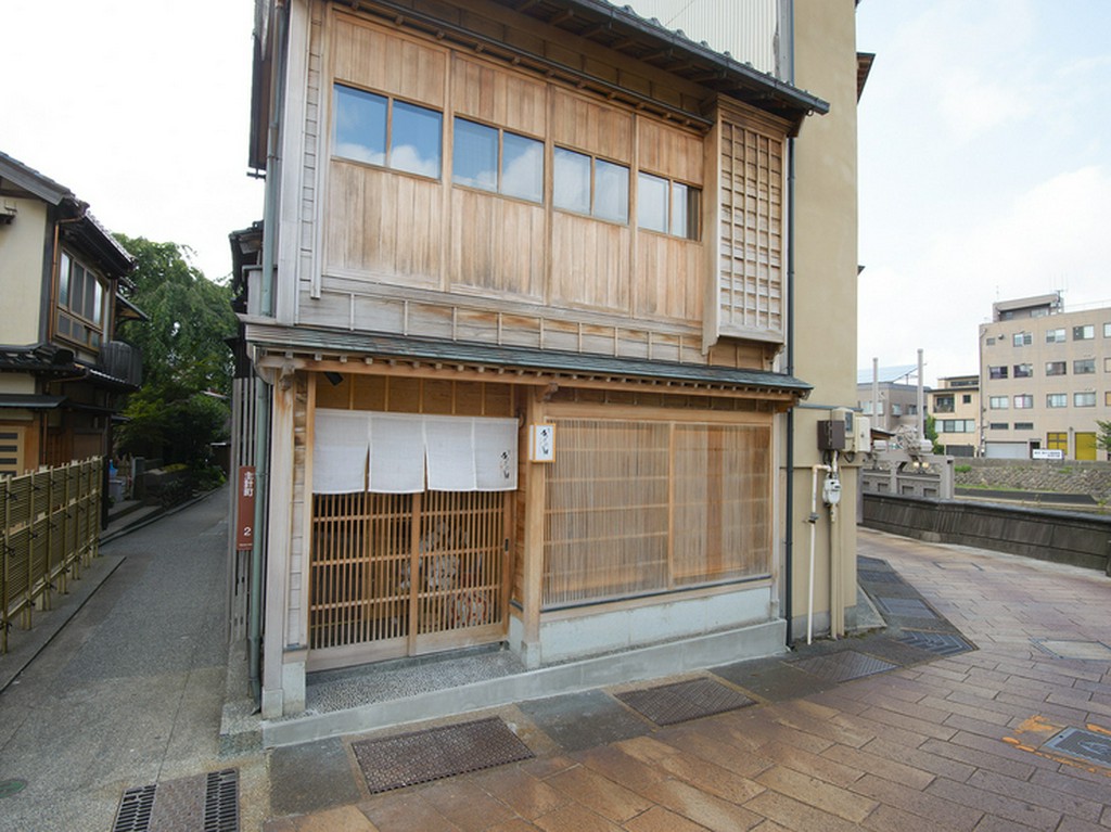 お鮨や魚介料理と相性がいい、石川県のおいしい地酒が揃う