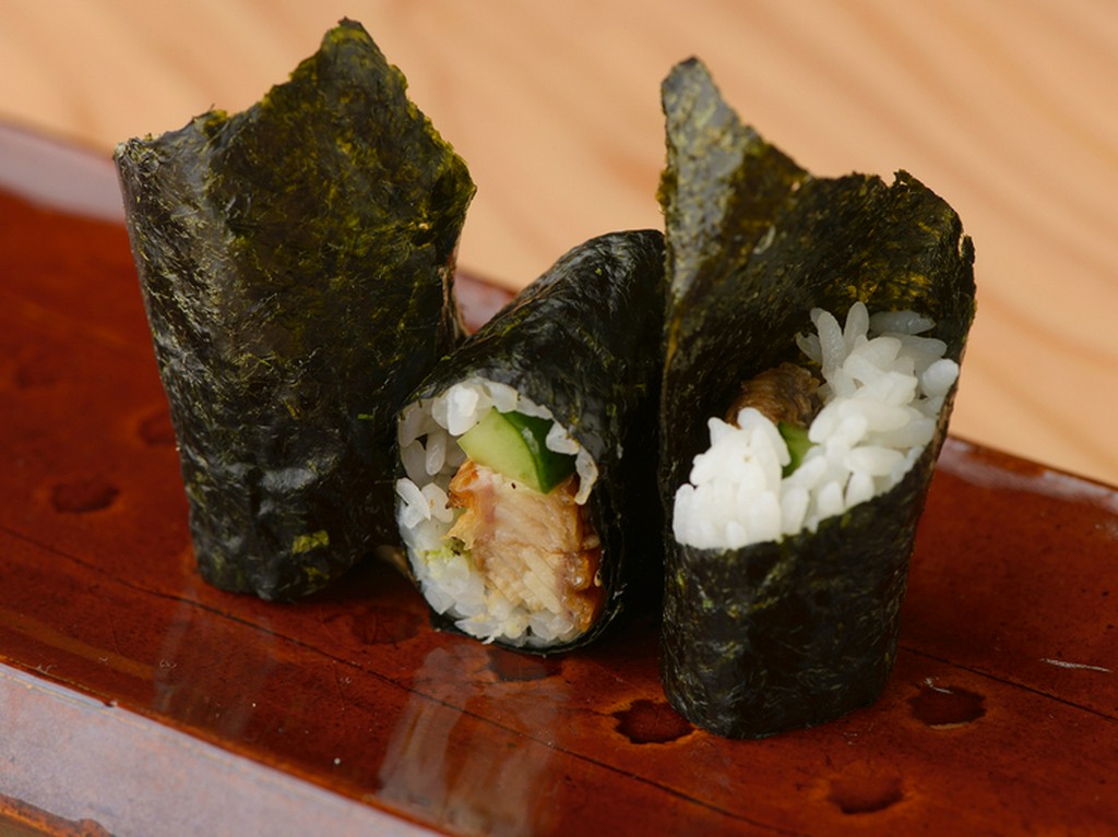 香ばしく焼いたうなぎを巻いた贅沢な巻物『うなきゅう巻』