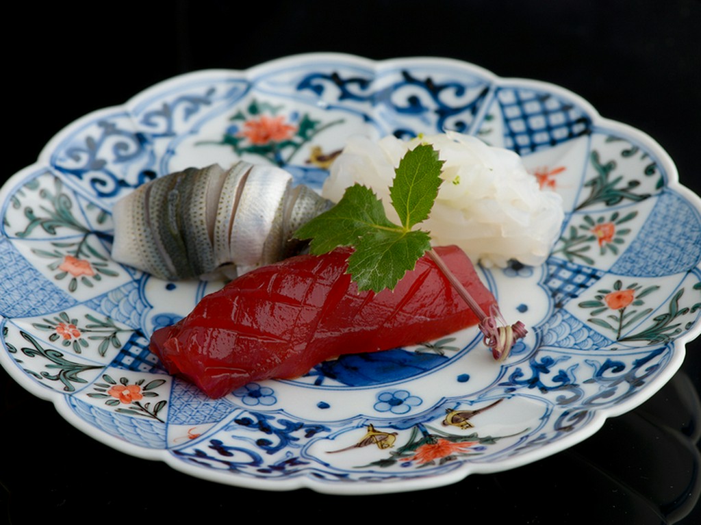 北陸の海で揚がる絶品の魚介を、とびきりの鮮度のまま鮨に握る