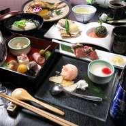 最大３４名様までの完全個室。足が楽なテーブル・イス席。座敷にも出来ます。旬の食材とビールや日本酒、焼酎など。ハイボールやワインも飲み放題メニューになってます。