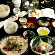 淡路島の鱧、静岡の鮎、宮崎の黒毛和牛、京都の賀茂茄子など、品質のいい食材を吟味して仕入れています。多様な食材へのこだわりで、味わい深い料理の数々を生み出しています。