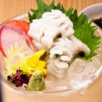 夏の京都を彩る鱧料理。定番の「はも」。梅肉と山葵醤油が合います。※提供がない季節もございます。
