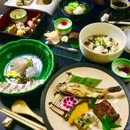 【先付】季節の八寸
【向付】お造里
【椀物】鱧と野菜の炊き合わせ
【揚物】おからコロッケと野菜の天ぷら
【主菜】黒毛和牛ステーキ＆鮎の塩焼き
【御飯】鯛の出汁茶漬け　香物付
【甘味】デザート盛り合せ 3種