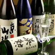 京都に限らず、日本各地の地酒も多数取り揃えております。ワイン、焼酎も充実。京都の地ビールなども。