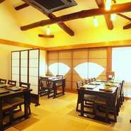 ２階のテーブル席。１８名様までの完全個室にもなります。
全て、座敷にも変更可能です。