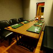 お座敷の完全個室があるため、赤ちゃん連れでも安心して過ごすことが出来ます。ソファ席の個室もあるため、年齢に応じて選ぶことが出来るのも嬉しいポイントです。