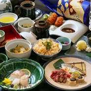 旬の食材を盛り込んだ月替わりのコース料理は、それぞれの季節が感じられる豊かな味わい。季節感のある美味しい料理で、大事なお客様や仲間とのひと時を一層満足度の高いものにします。