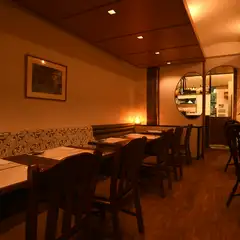 北山杉をふんだんにつかった木の温もり溢れるお洒落な店内