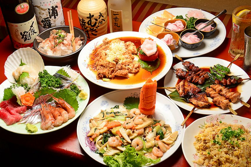 人気の料理がずらりと並ぶ豪華な宴会コースに注目したい