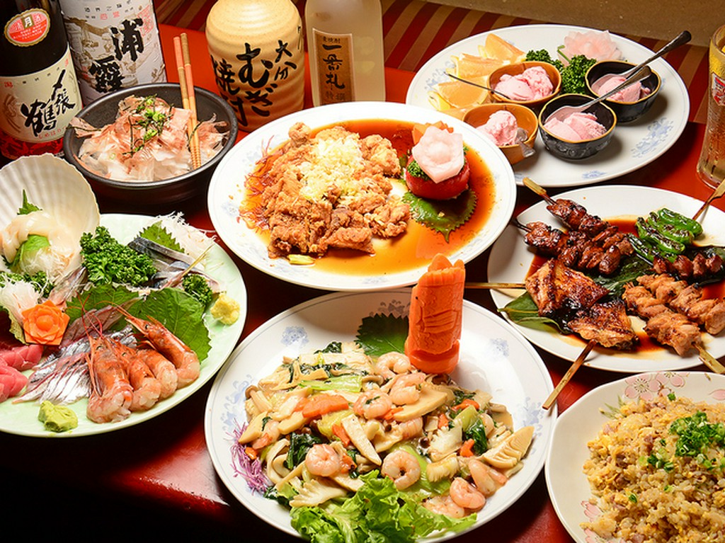 人気の料理がずらりと並ぶ豪華な宴会コースに注目したい