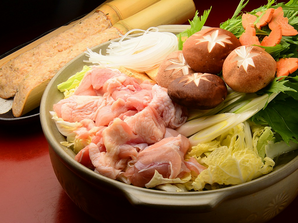 秋冬おすすめの鍋料理は、海鮮寄せ鍋、自家製つくね鍋の2種類