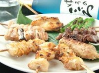 毎日鮮度の良い鶏肉を一本一本手串
しています