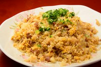ご飯がパラパラで焦がし醤油味
くせになる一品です！